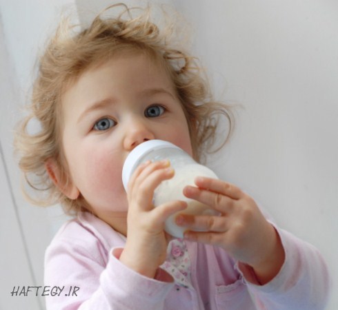 Baby-drinking-milk_Haftegy.ir
